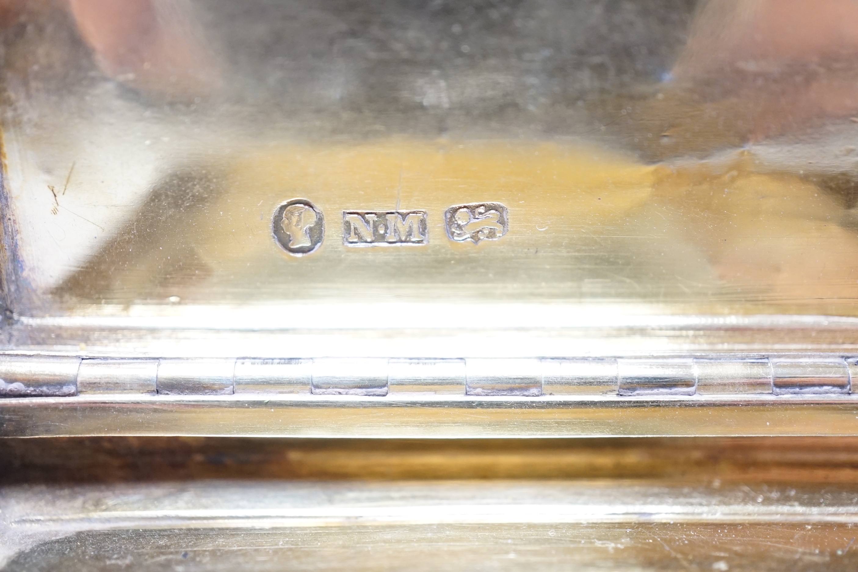 An early Victorian engine turned silver snuff box by Nathaniel Mills, Birmingham, 1840, 73mm.